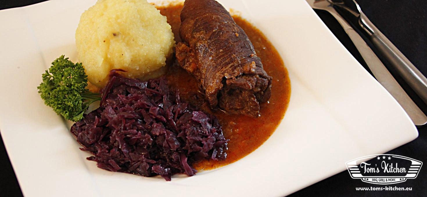 Rinderrouladen mit Rotkohl und Klößen