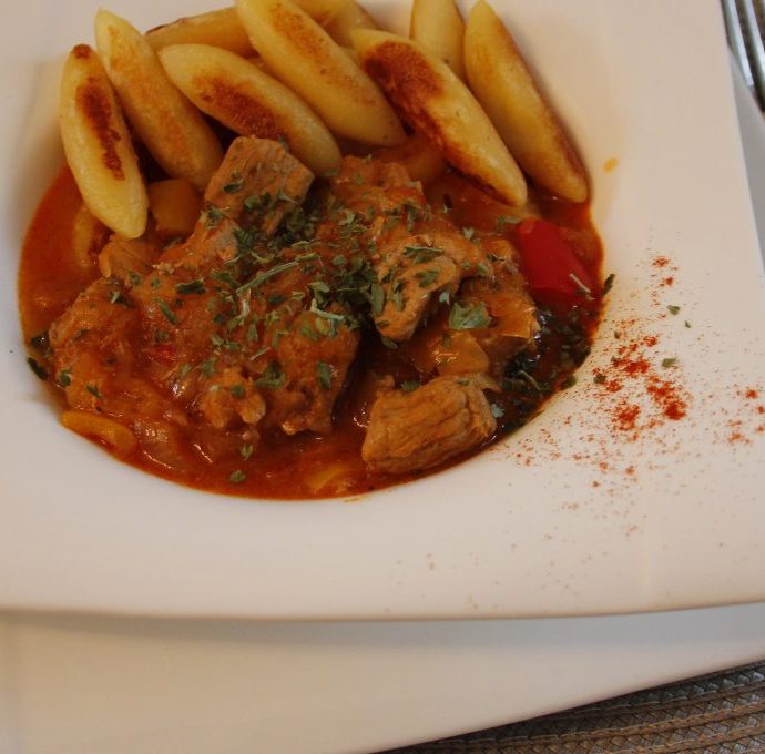 Gulasch nach Szegediner Art