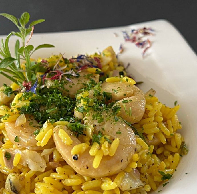 Kurkuma-Reis mit Shrimps