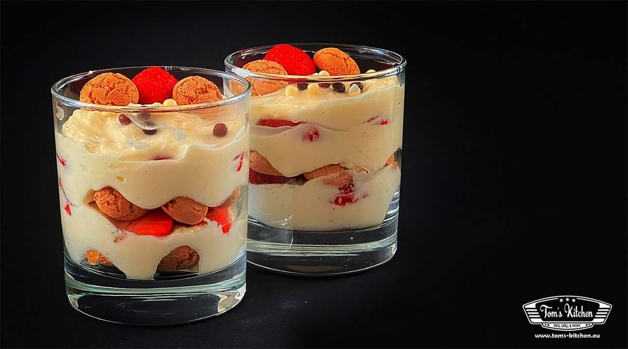 Erdbeer-Quark-Dessert mit Amarettini